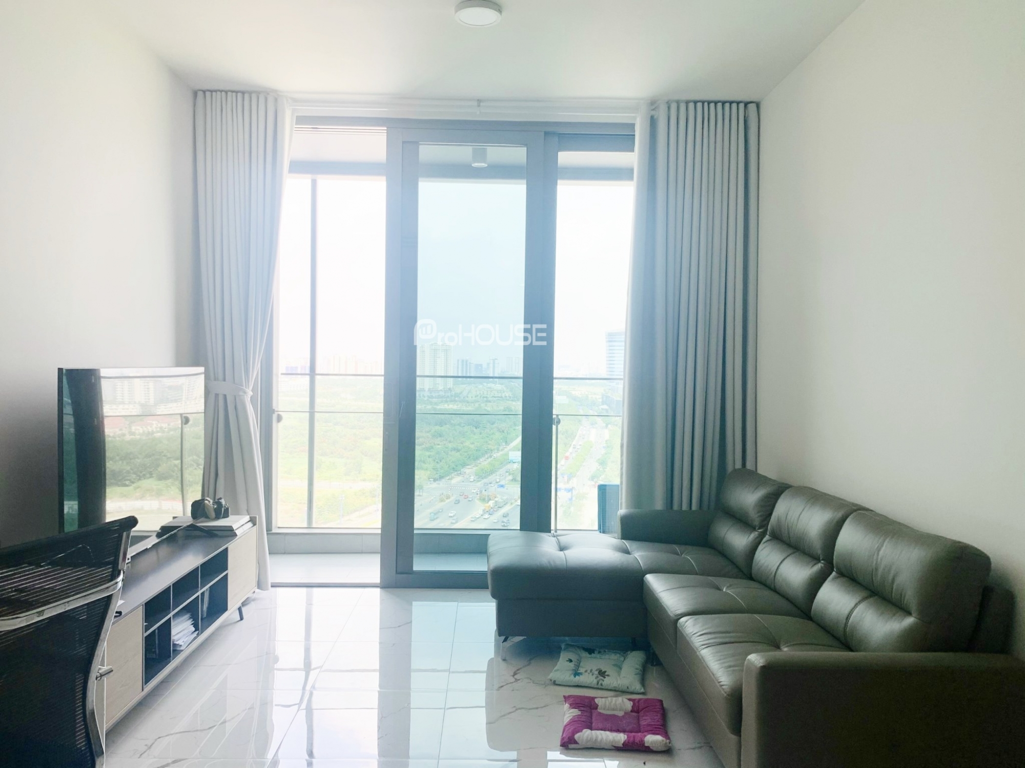 Modern 2-bedroom apartment for sale in Empire City with open view
