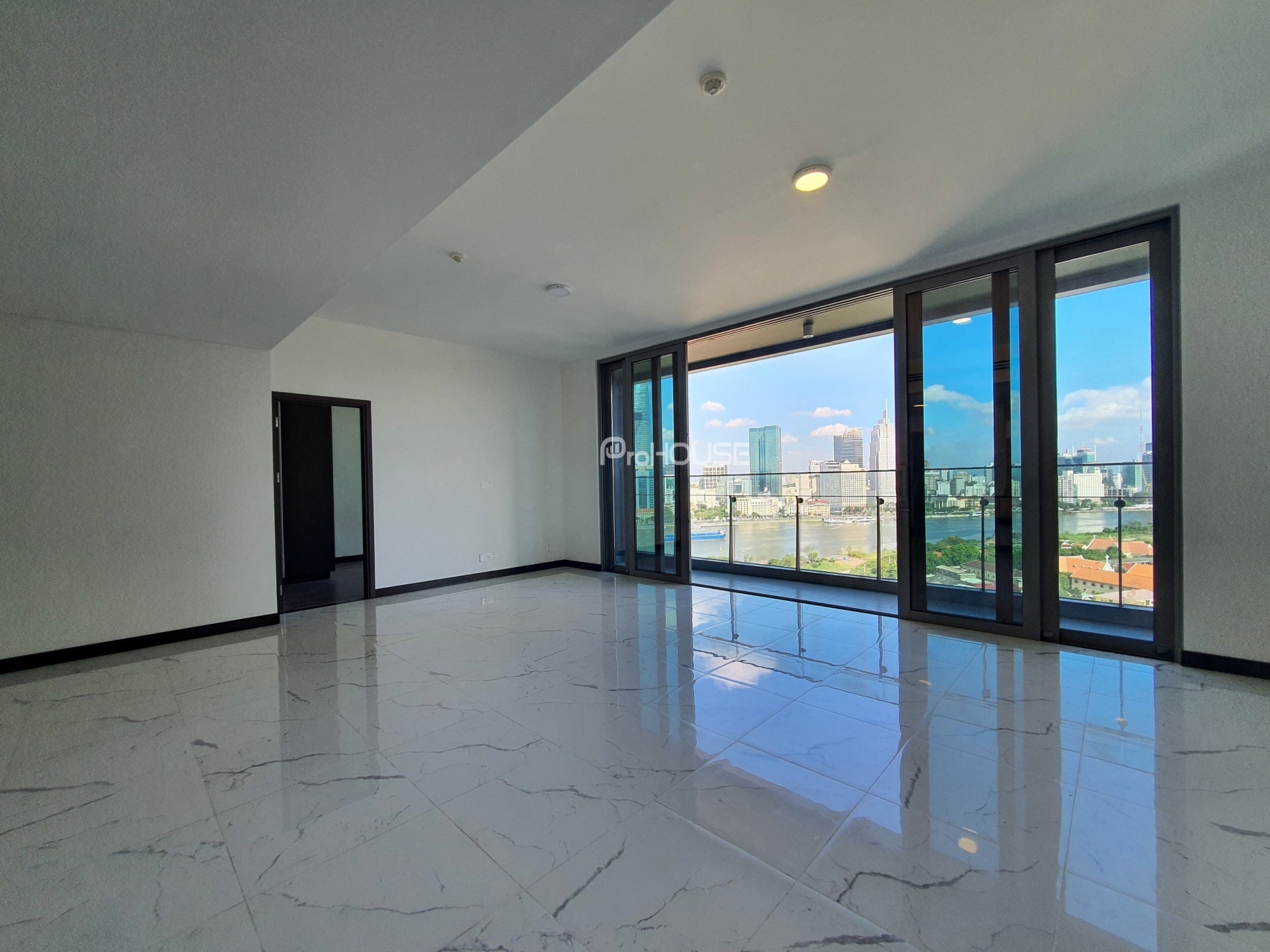 Spacious 3-bedroom apartment for rent in Empire City with open view