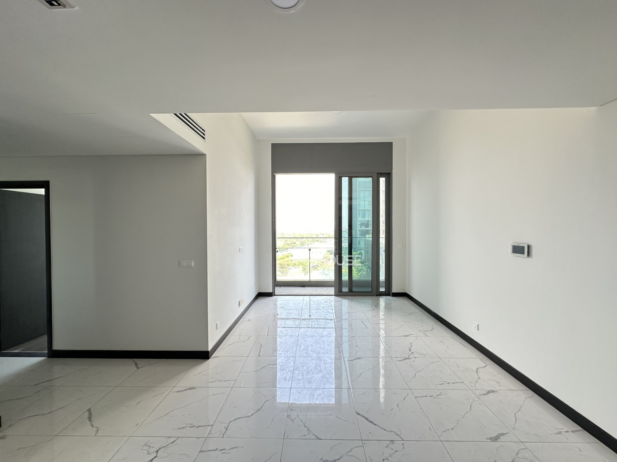 Unfurnished 2-bedroom apartment for rent in Empire City with open view