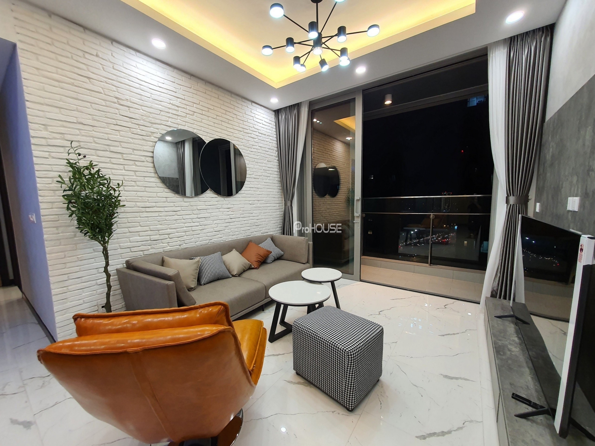 2 bedrooms Empire City apartment for rent with beautiful and high-class furniture