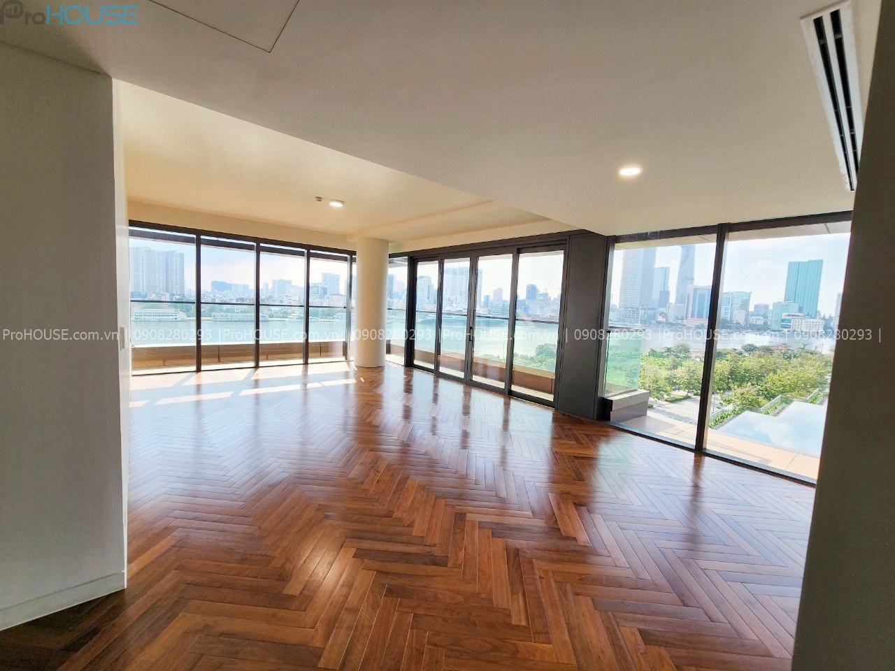 Cho thuê căn hộ cao cấp diện tích lớn 4PN sàn gỗ view sông tại Empire City