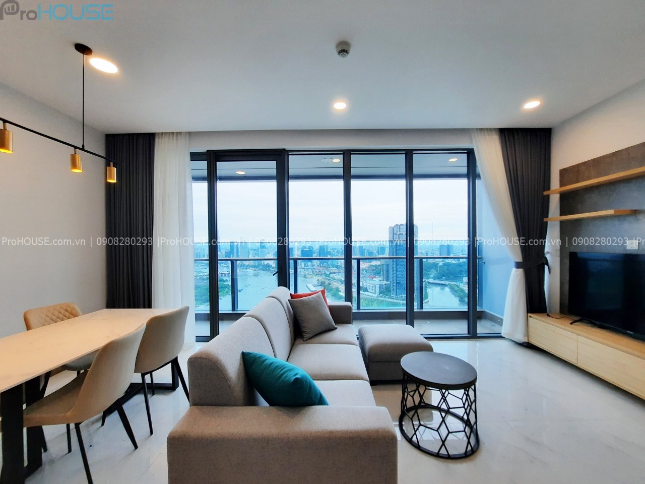 Luxury 2BR apartment at Sunwah Pearl for sale with Thu Thiem 2 bridge view