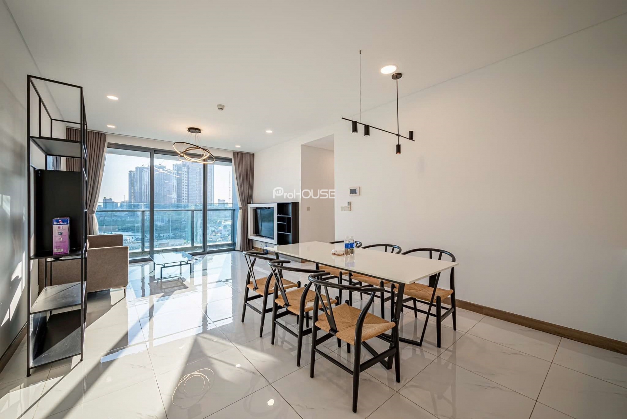 Magnificent view 3 bedroom apartment for rent in Sunwah Pearl with full furniture