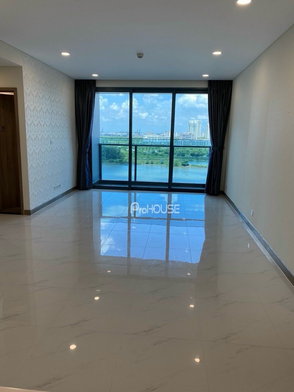 Direct river view 3-bedroom apartment for rent at Sunwah Pearl with basic furniture