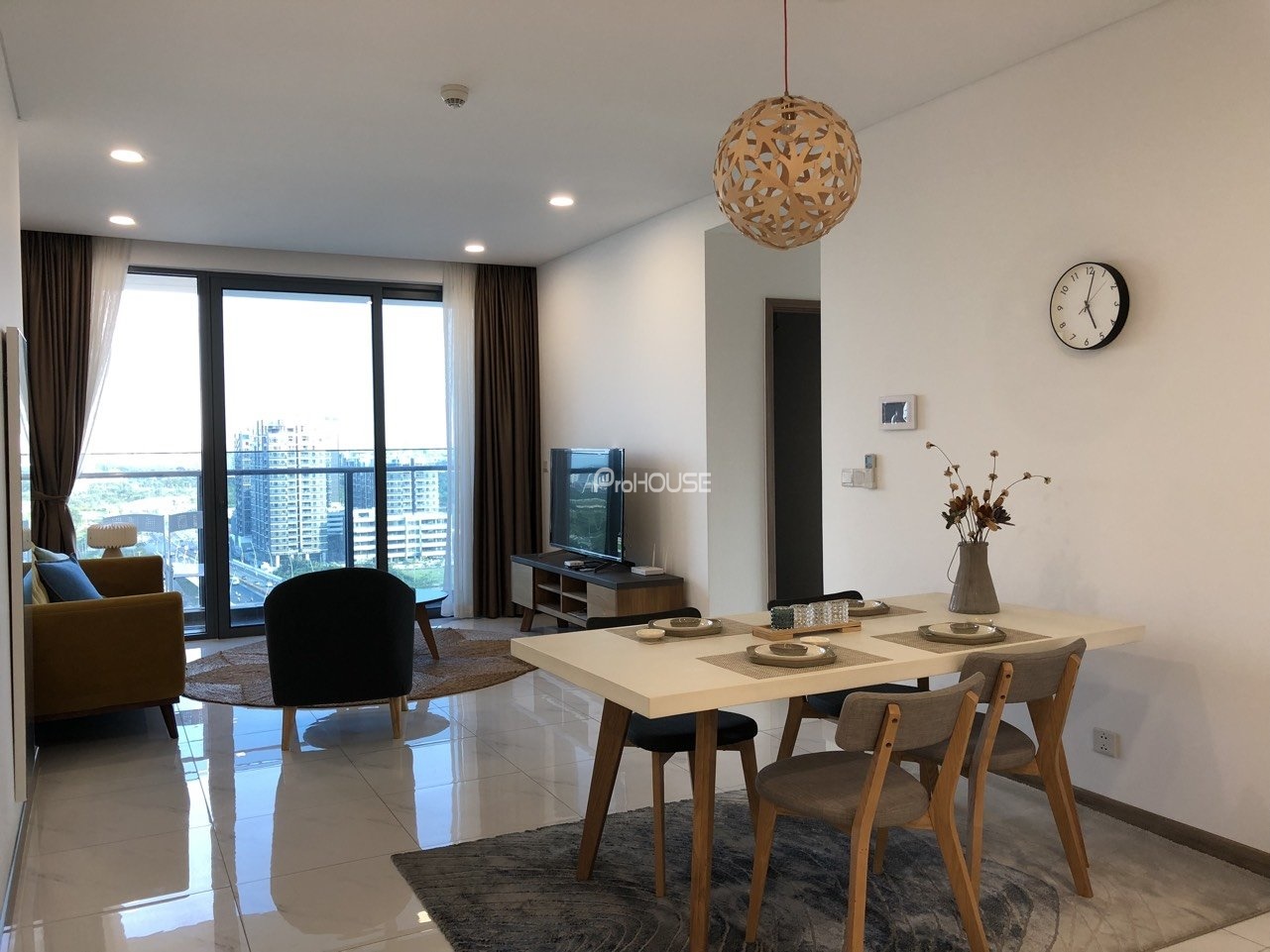 3 bedroom Sunwah Pearl apartment for rent with fully furnished and open view