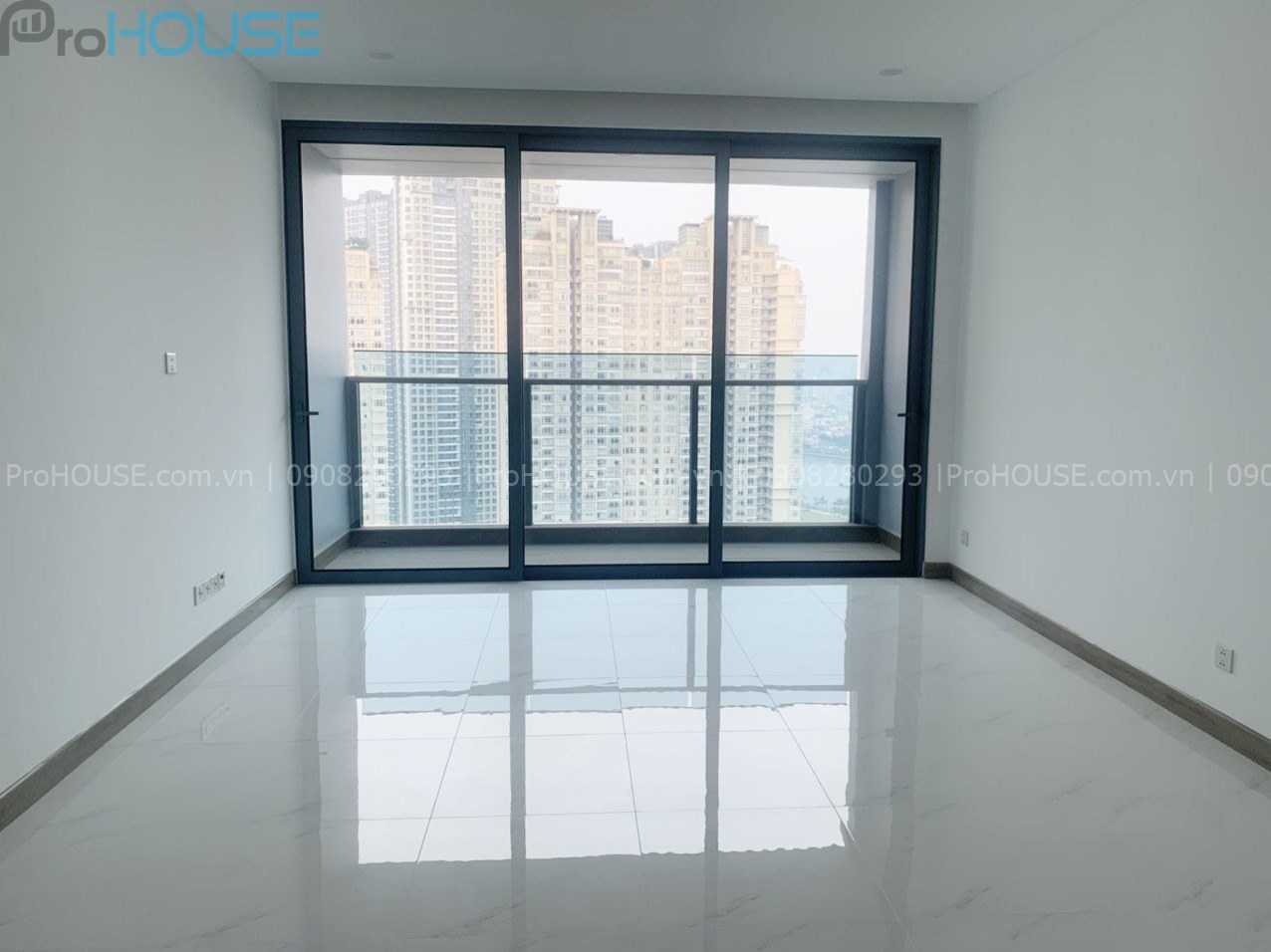 High-class apartment for rent with 3 bedrooms, basic furniture, high floor, northeast direction at Sunwah Pearl