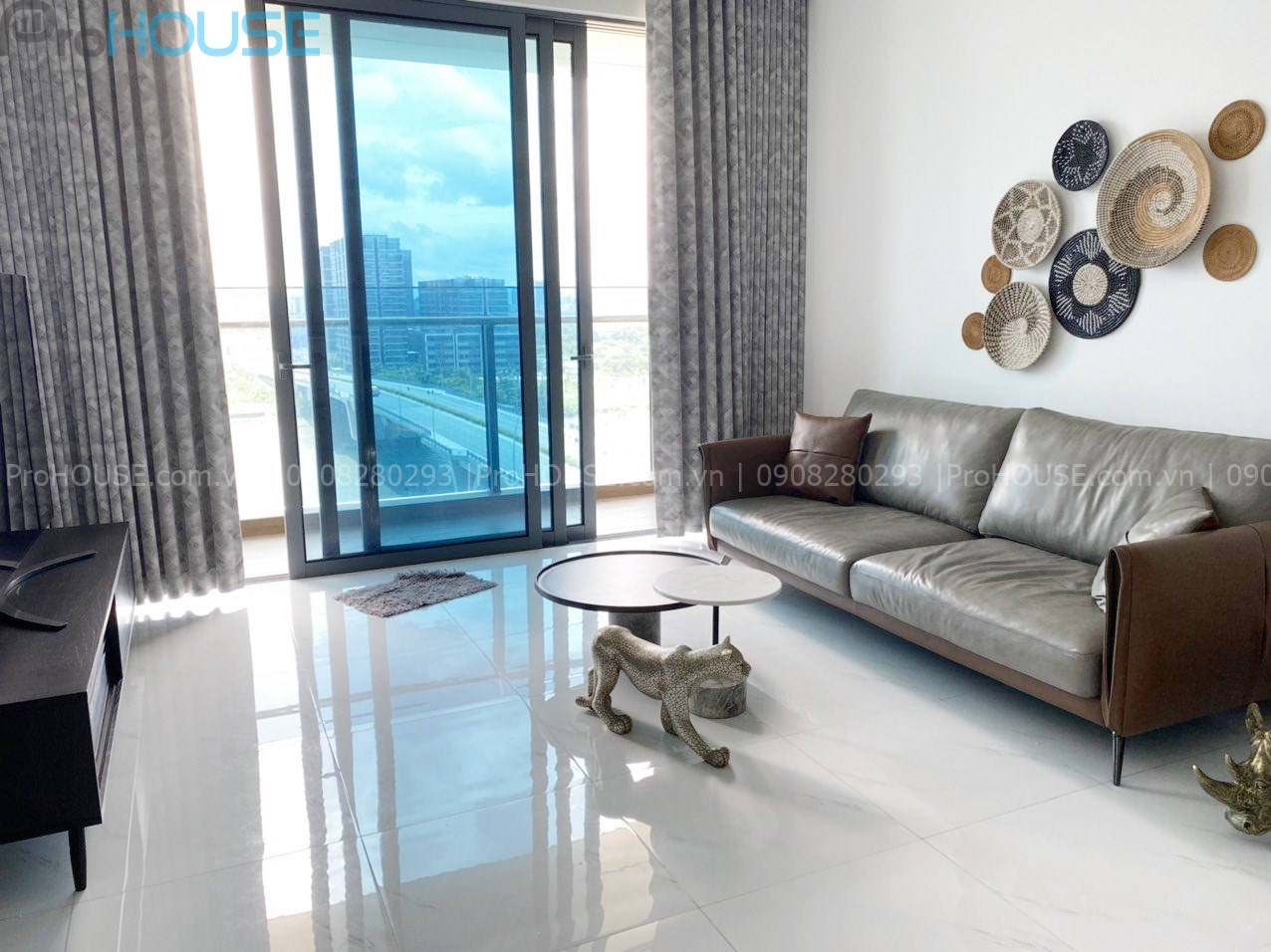 Beautiful apartment for rent in Sunwah Pearl with luxury decorated furniture