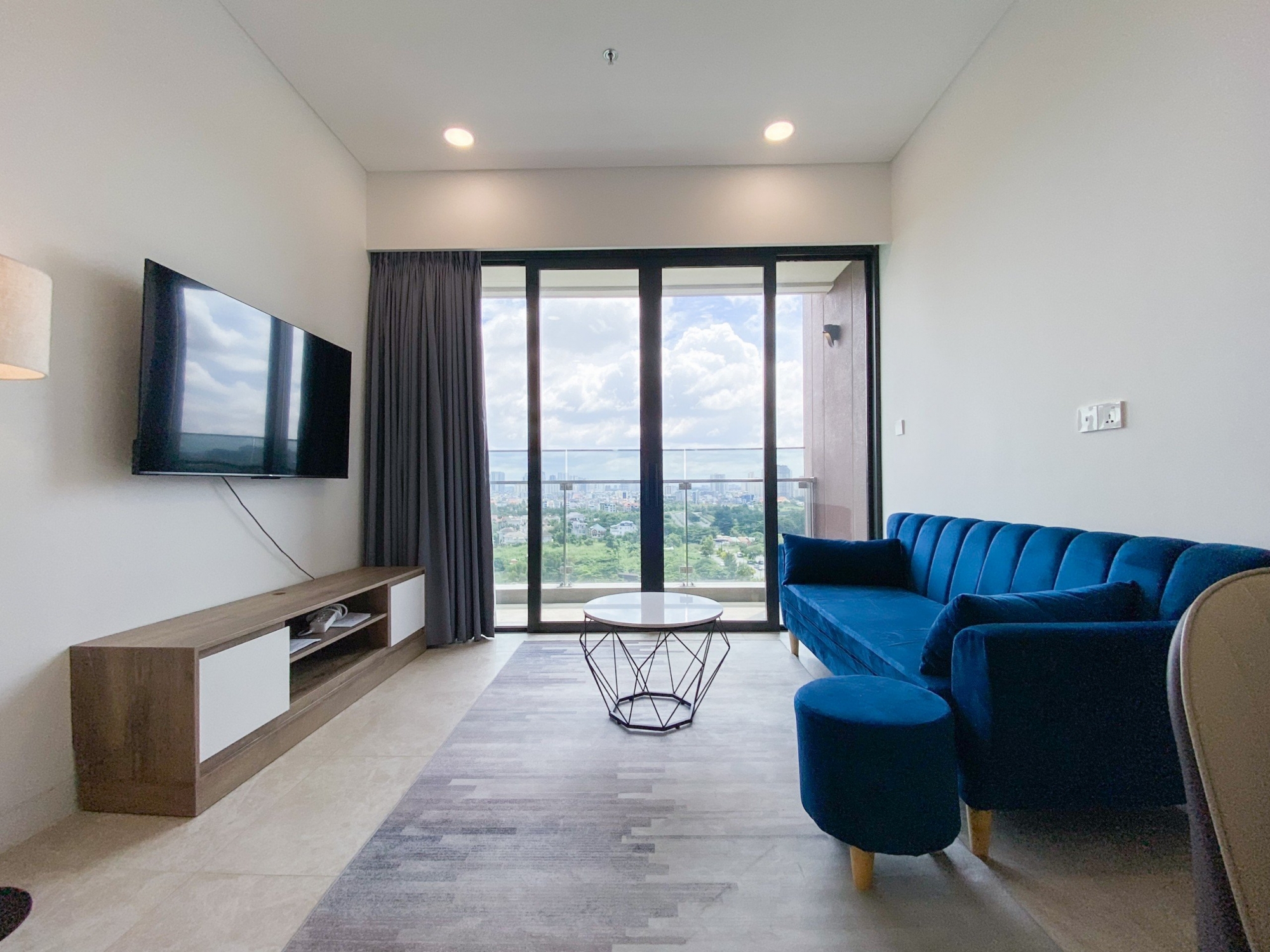 Cho thuê căn hộ view đẹp 2 phòng ngủ ở The River Thủ Thiêm với đầy đủ nội thất