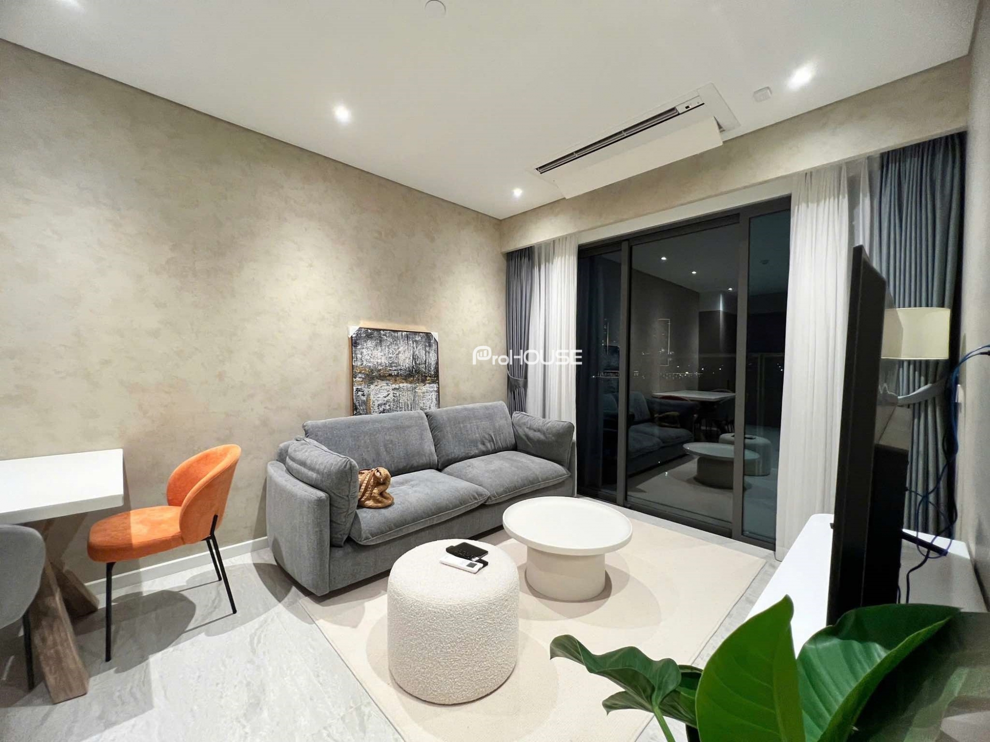 Low rental 2 bedroom apartment in The Metropole with high-class furniture