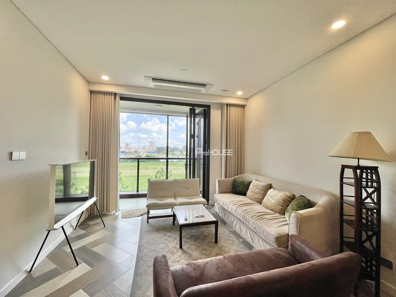 Modern 1-bedroom apartment for rent in The Galleria Residence with open view