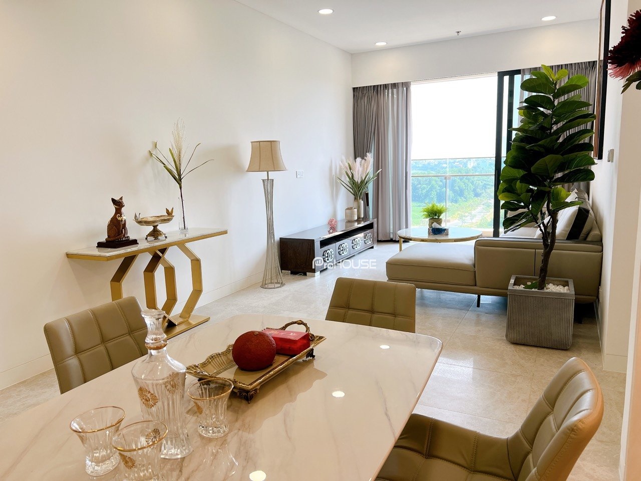 Extensive and fully furnished 3-bedroom apartment for rent at The River Thu Thiem