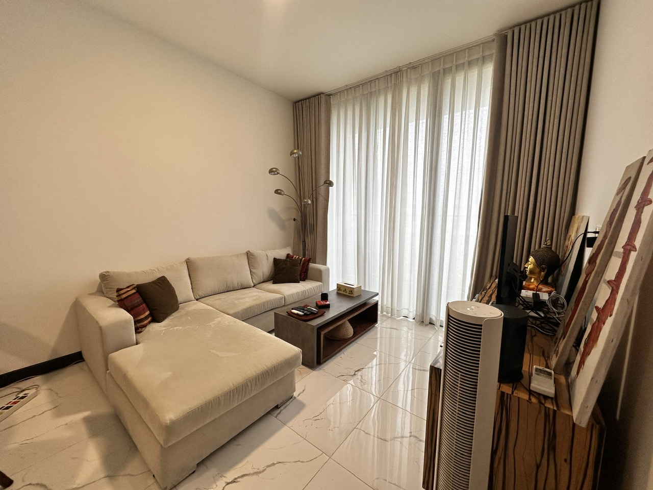 1 bedroom apartment for rent with large balcony in Empire City with full furniture
