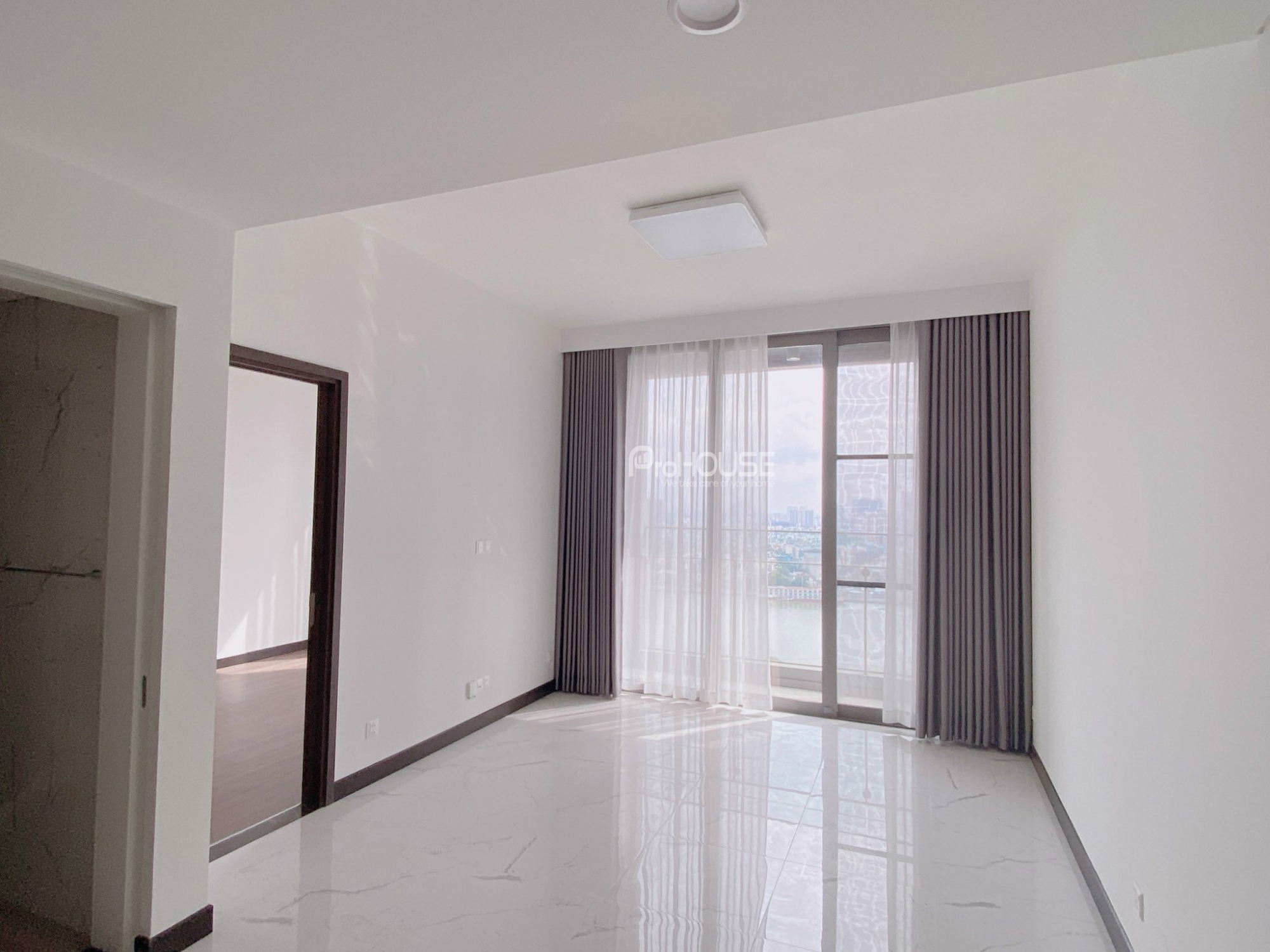 Cho thuê căn hộ 1 phòng ngủ giá rẻ ở Empire City với nội thất cơ bản và view đẹp