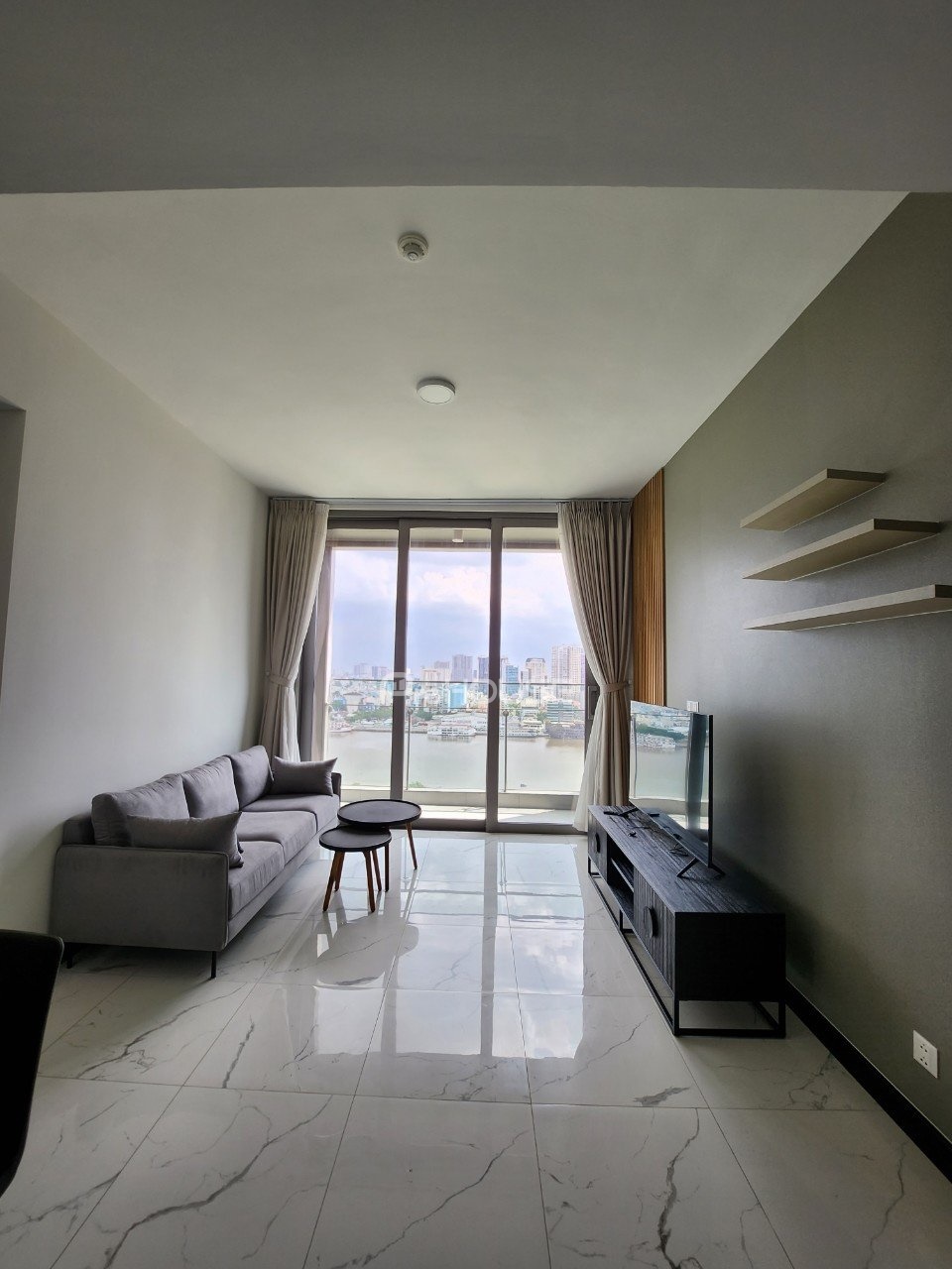 Modern 1-bedroom apartment for rent in Empire City with beautiful view