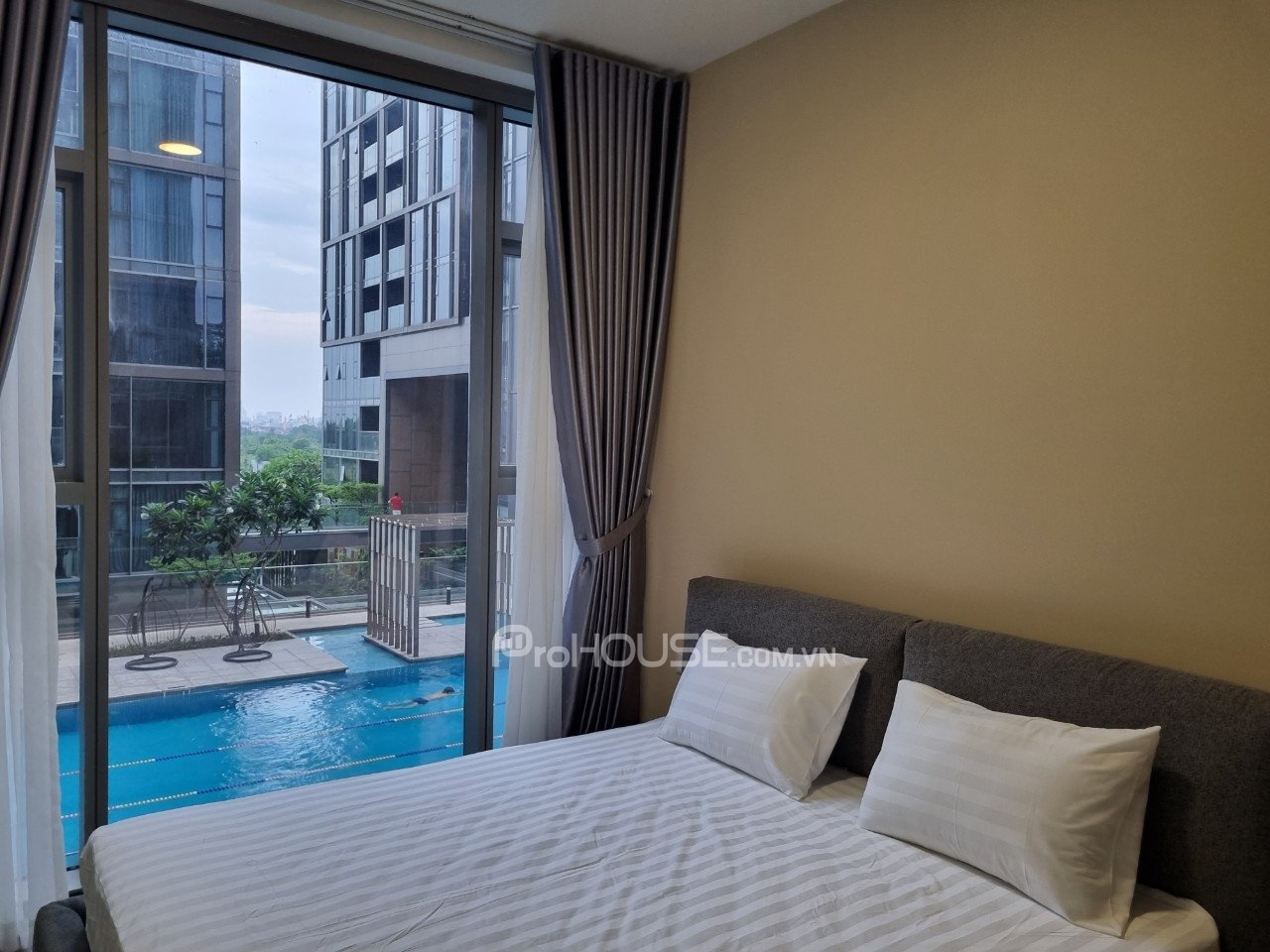 Pool view Empire City apartment for rent with 3 bedrooms