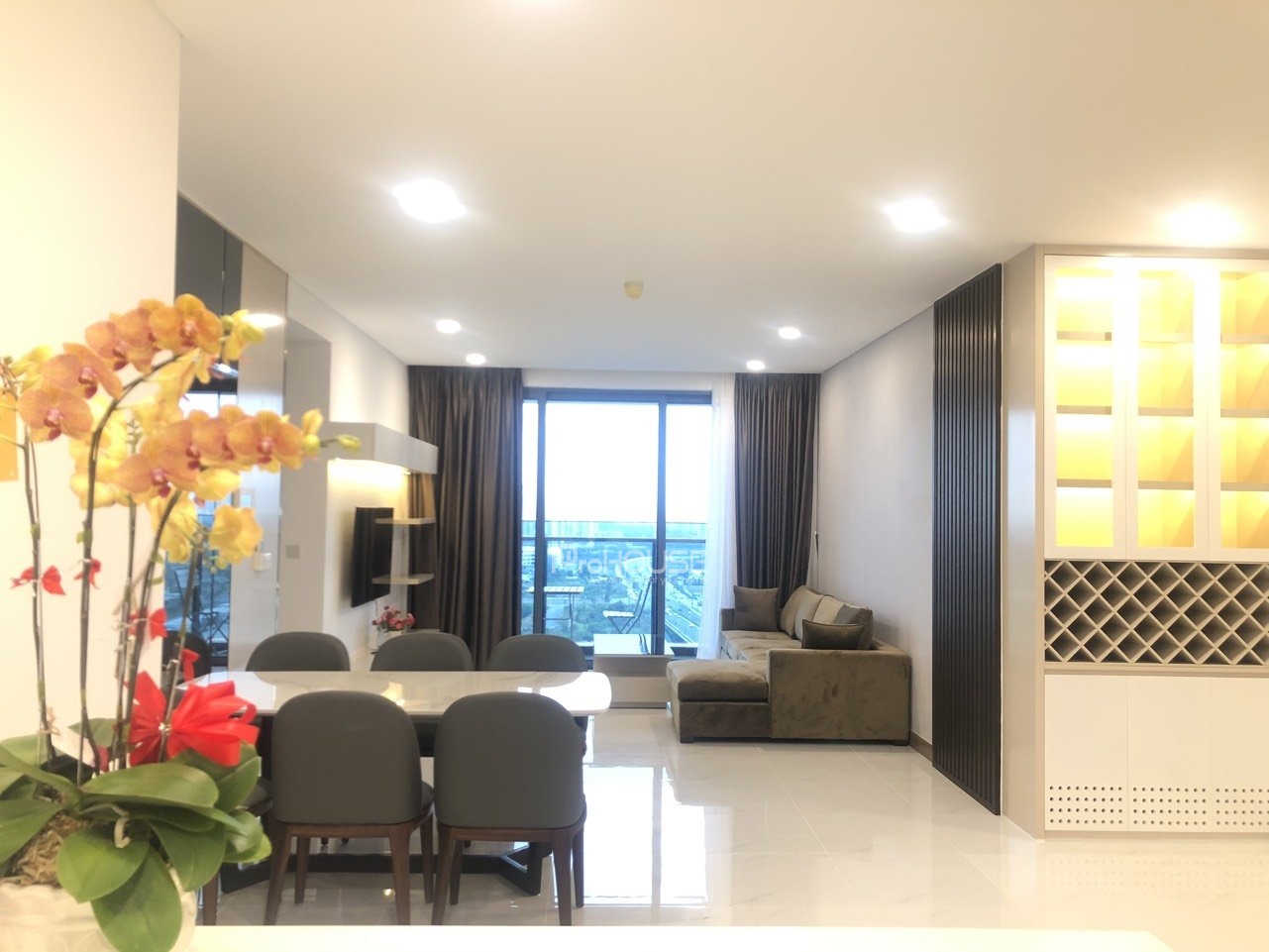Cho thuê căn hộ đẹp view thoáng  ở Sunwah Pearl với 3 phòng ngủ đầy đủ tiện nghi