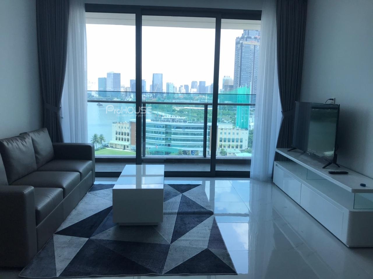 Cho thuê căn hộ view đẹp diện tích 121m2 ở Sunwah Pearl với 3 phòng ngủ đầy đủ nội thất