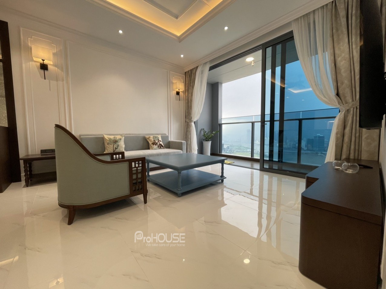 Cho thuê căn hộ 3 phòng ngủ ở Sunwah Pearl với đầy đủ nội thất và tầm nhìn thoáng
