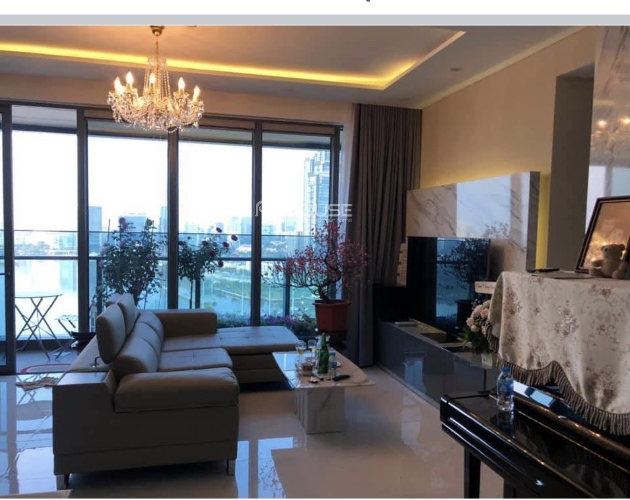 Bán căn hộ cao cấp view sông ở Sunwah Pearl với 2 phòng ngủ đầy đủ nội thất 