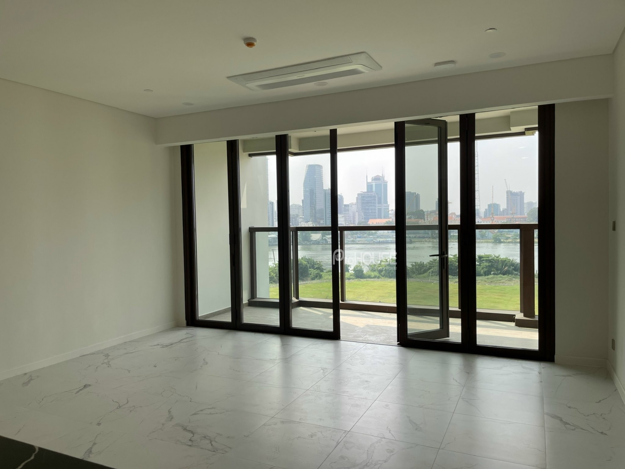 Large river view apartment for rent in The Metropole Thu Thiem with 4 bedrooms