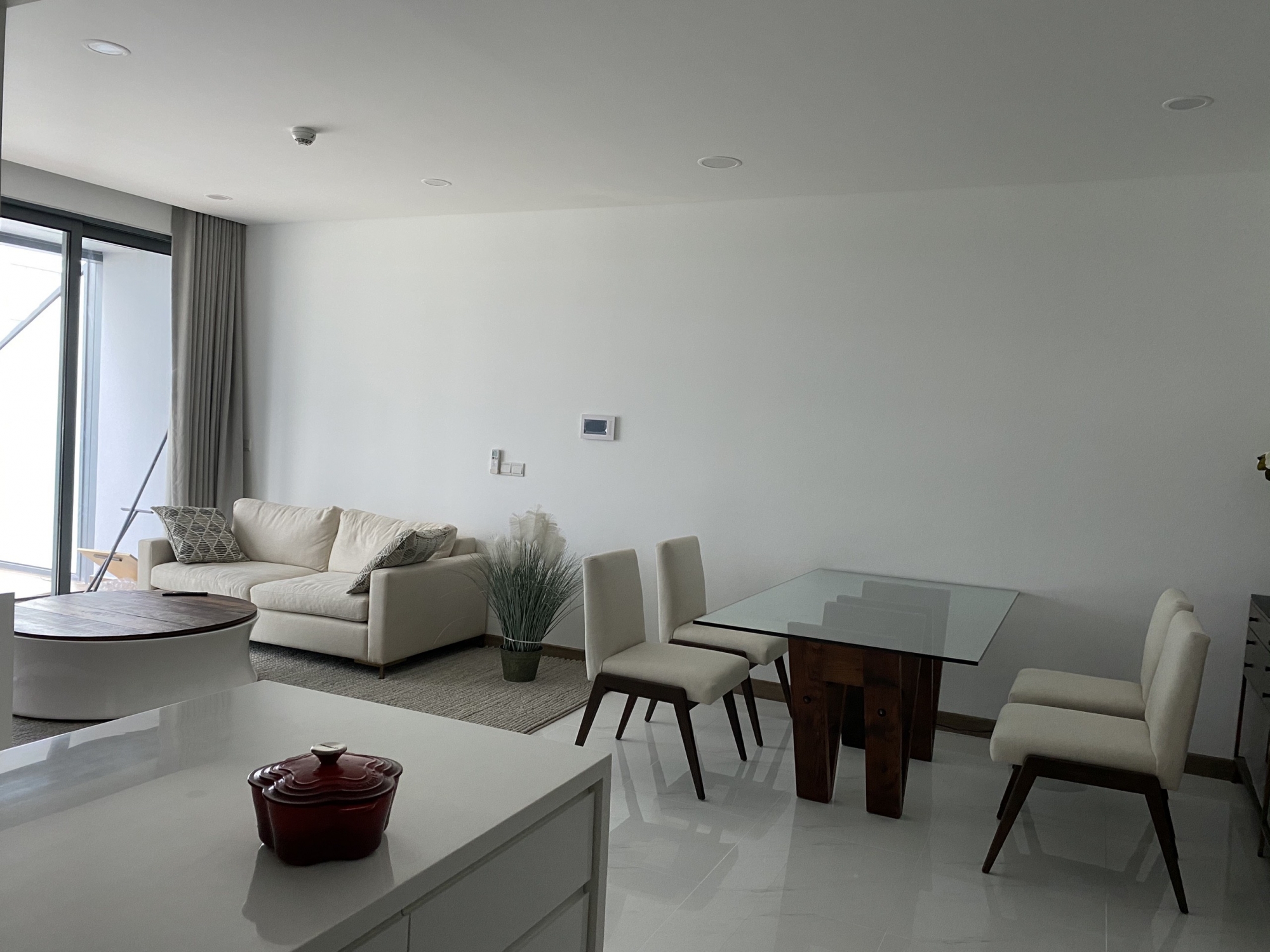 SUNWAH PEARL APARTMENT 2BRs FOR RENT WITH BASIC FURNITURE