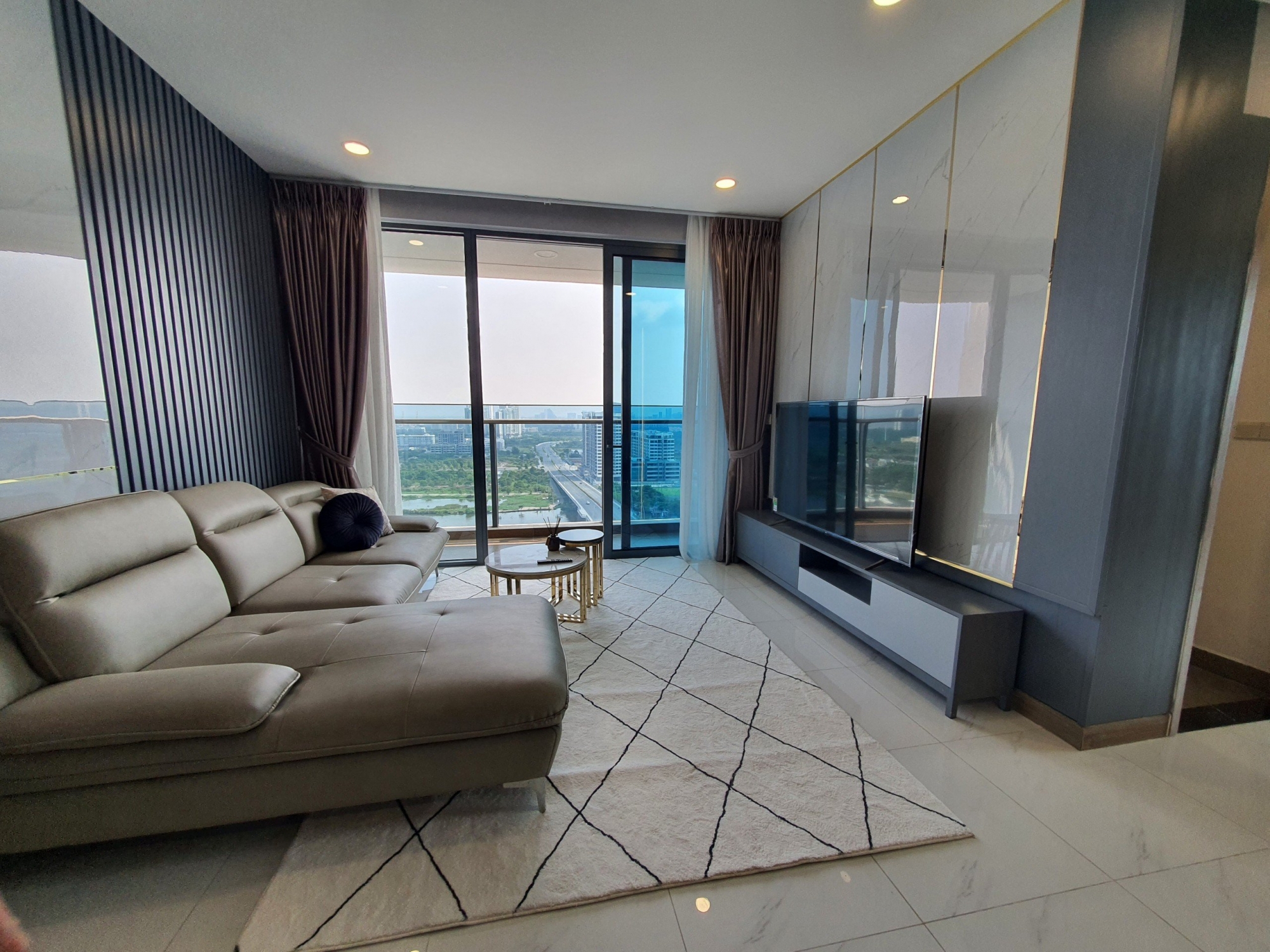 Sunwah Pearl apartment for rent with 3 bedrooms with modern design river view