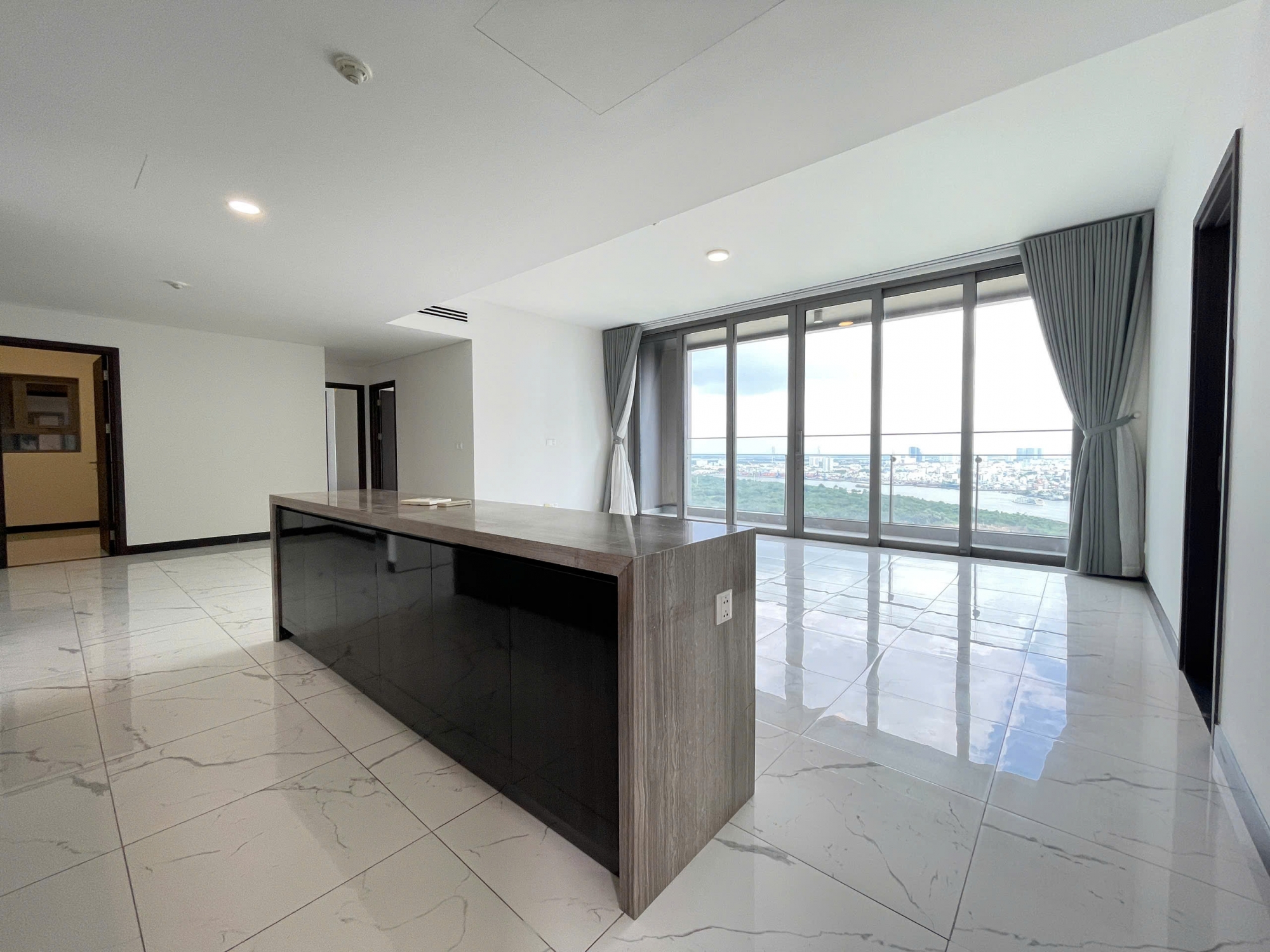 3 bedroom plus 1 multipurpose room apartment for rent at Empire City Linden with basic furnishings and river view