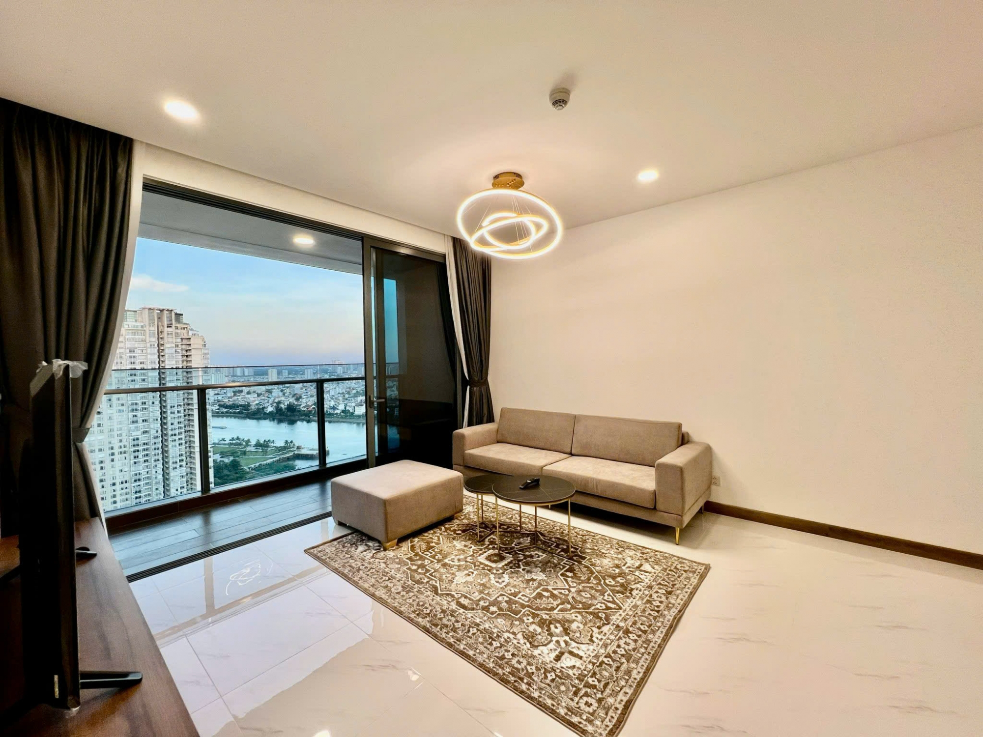 Cho thuê căn hộ Sunwah Pearl 3 phòng ngủ full nội thất hiện đại view sông