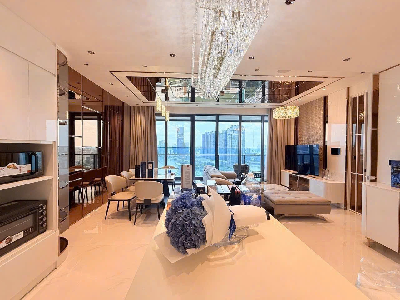 Cho thuê căn hộ Sunwah Pearl 2 phòng ngủ full nội thất cao cấp view sông trực diện