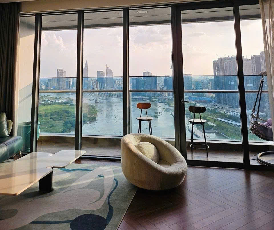 Sunwah Pearl 2 bedroom apartment for rent with iconic river and skyline view