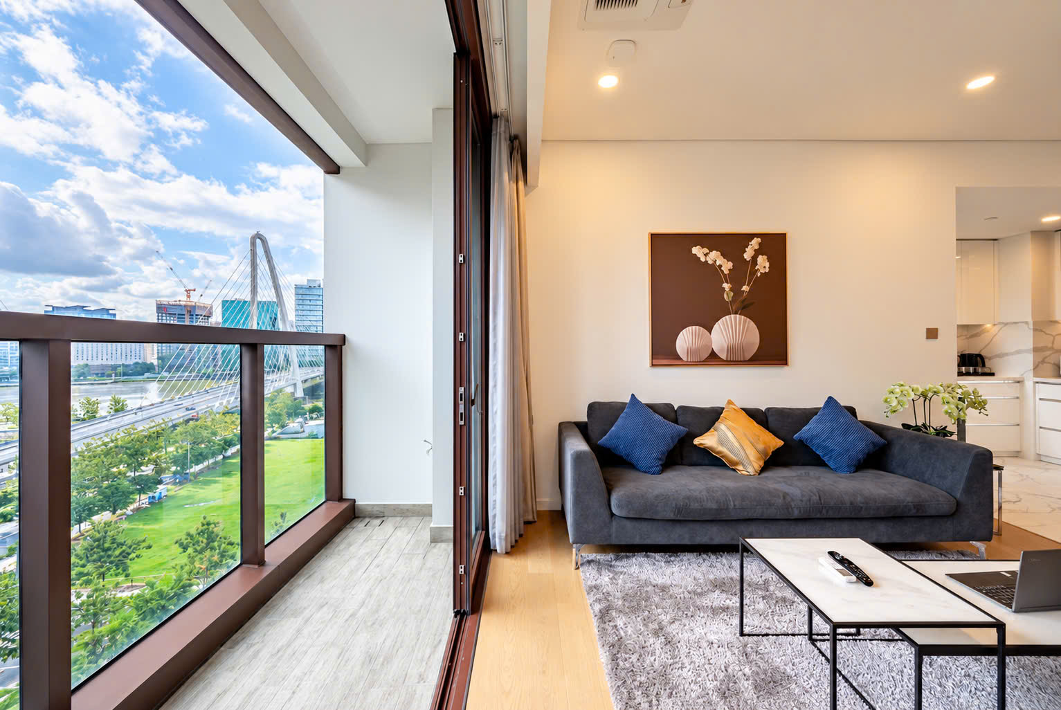 Cho thuê căn hộ The Galleria - The Metropole 2 phòng ngủ full nội thất hiện đại view sông thanh lịch