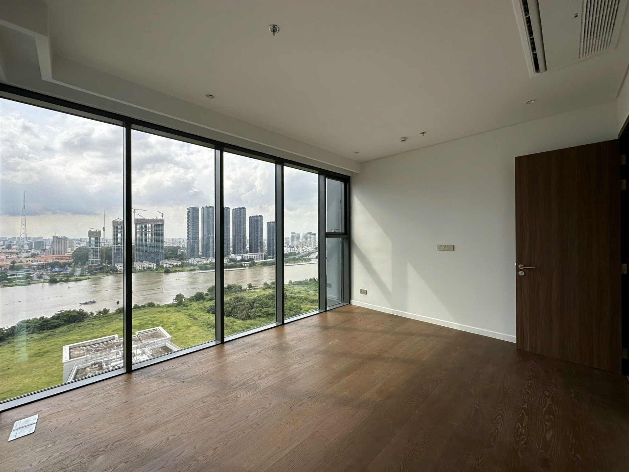 4 bedroom apartment at The Crest Metropole with river and Ba Son bridge view